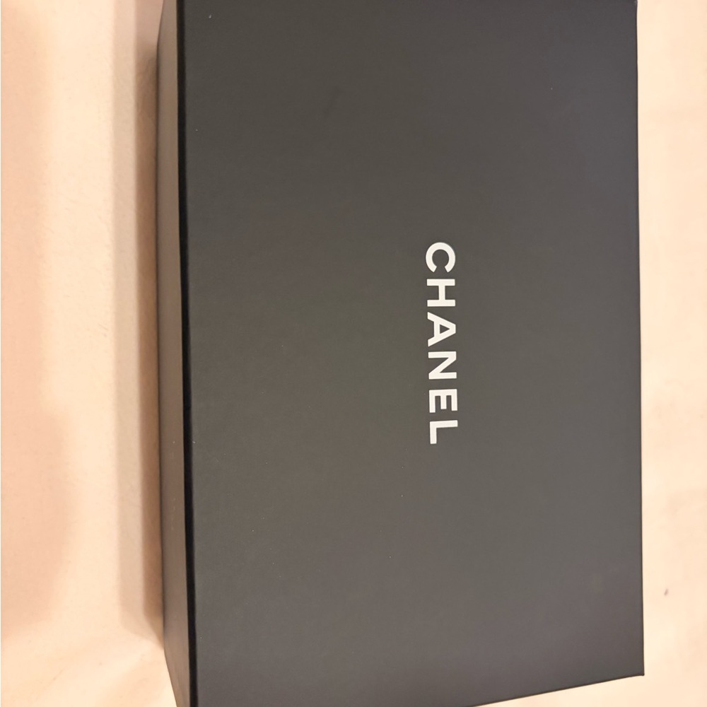 Chanel Black Quilted Mini Bag with Gold Chain - Picture 4 of 11